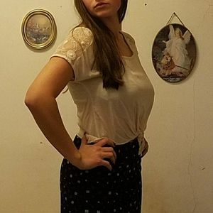 cute lil cropped tie tee with lace details